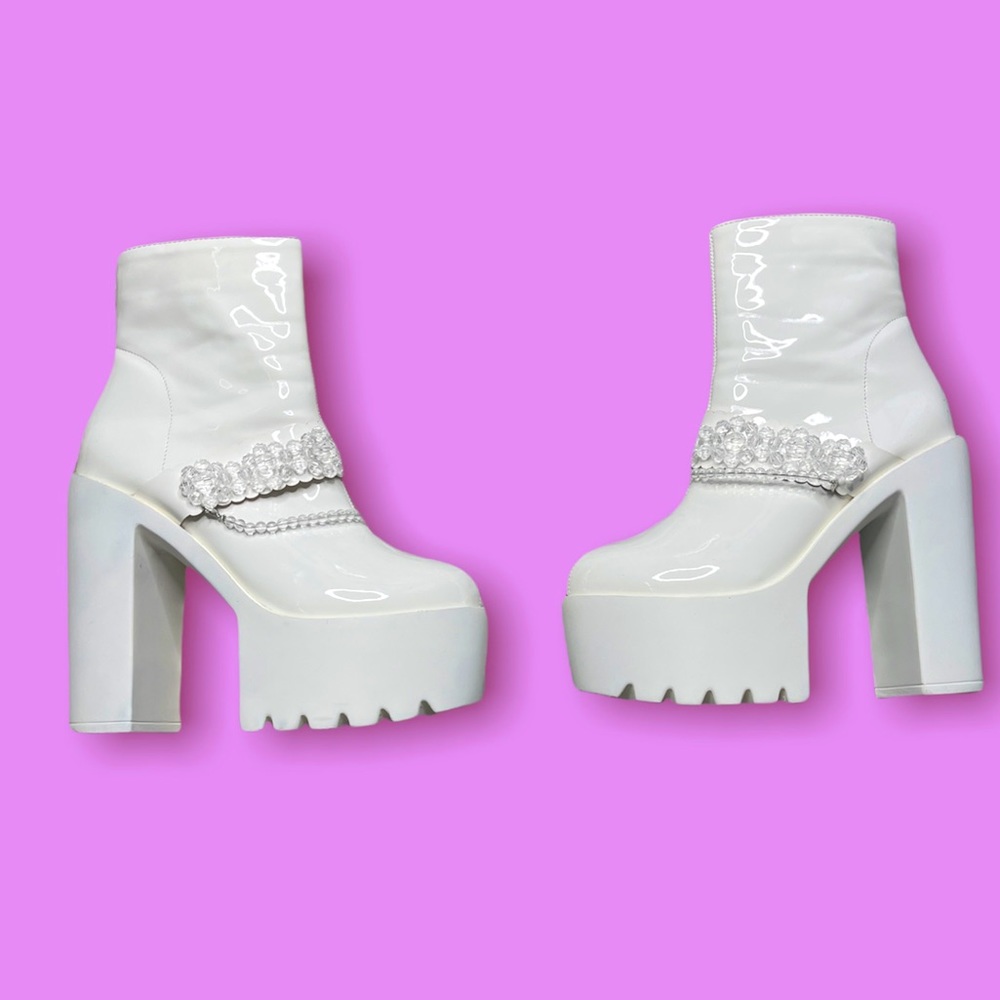 White Vinyl Grunge Goth Rock High Heel Boots - Picture 2 of 5
